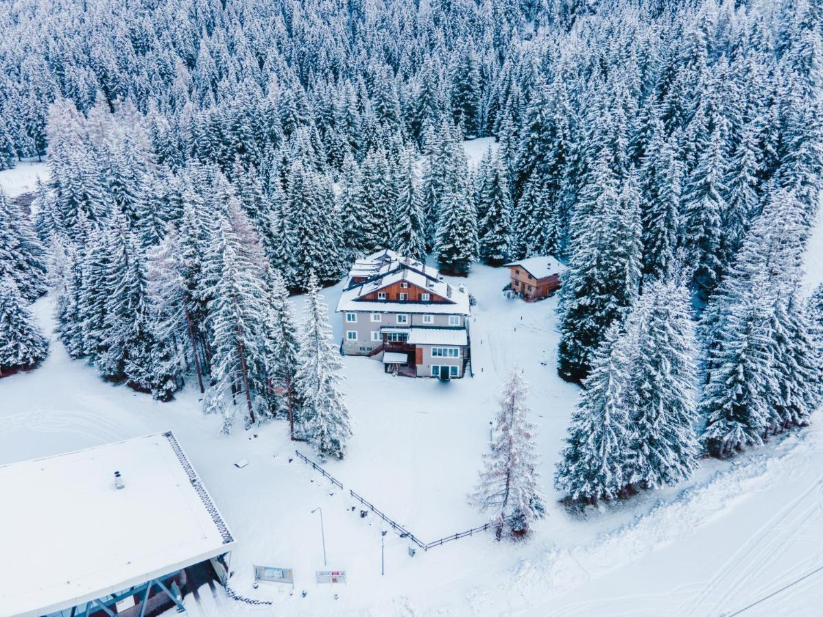 Chalet Queen Hotel Canazei Exterior photo