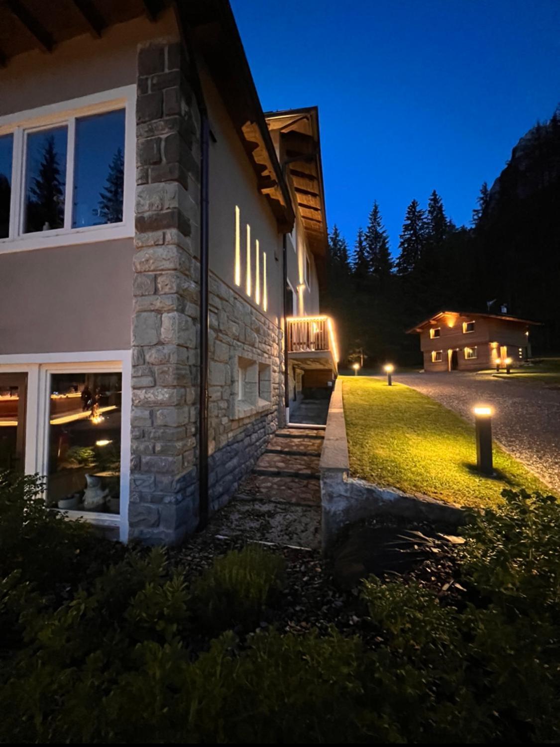 Chalet Queen Hotel Canazei Exterior photo